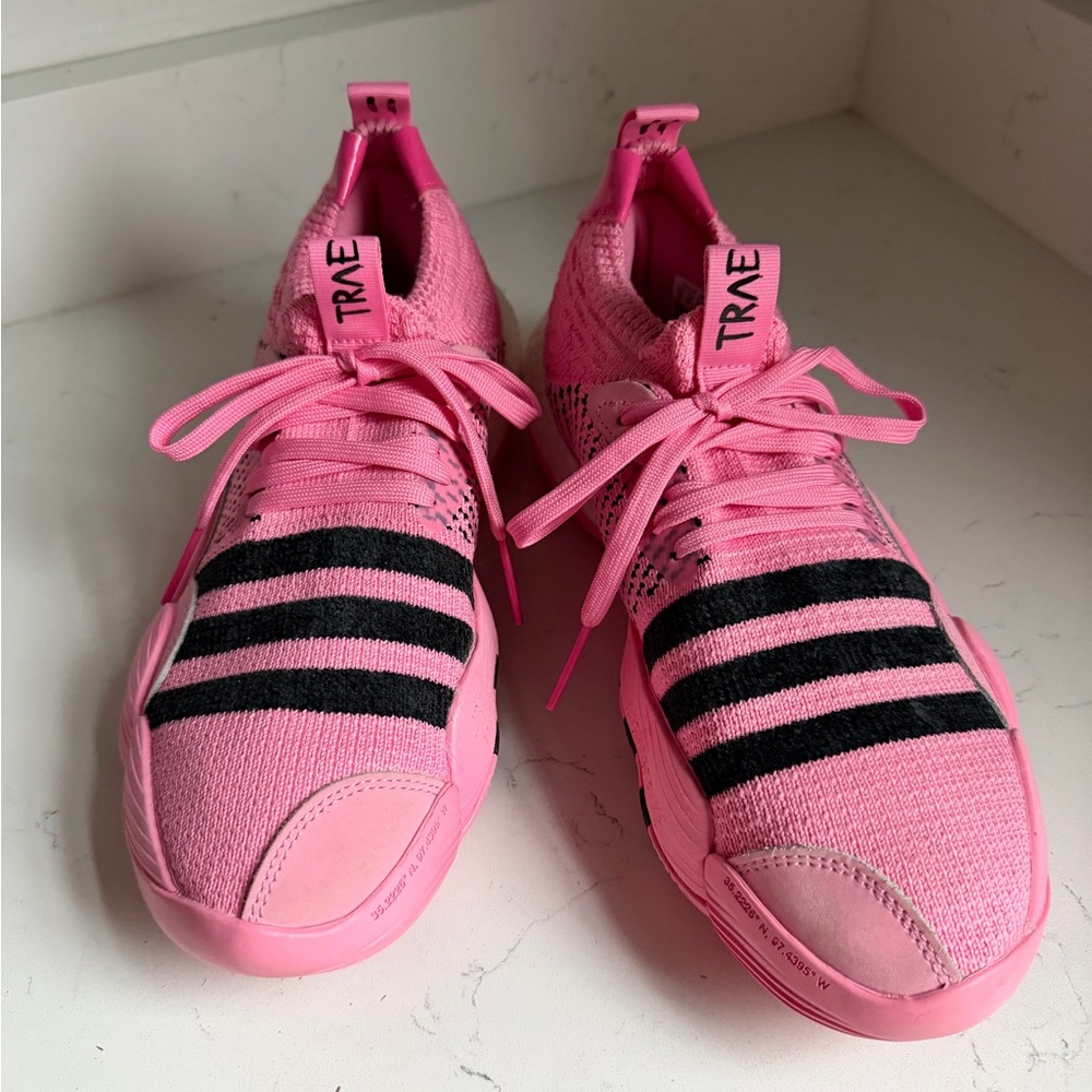 Adidas Mens Pink Trae Young 2
IE1667 Lace Up Athletic Basketball
Shoes Sz US 8